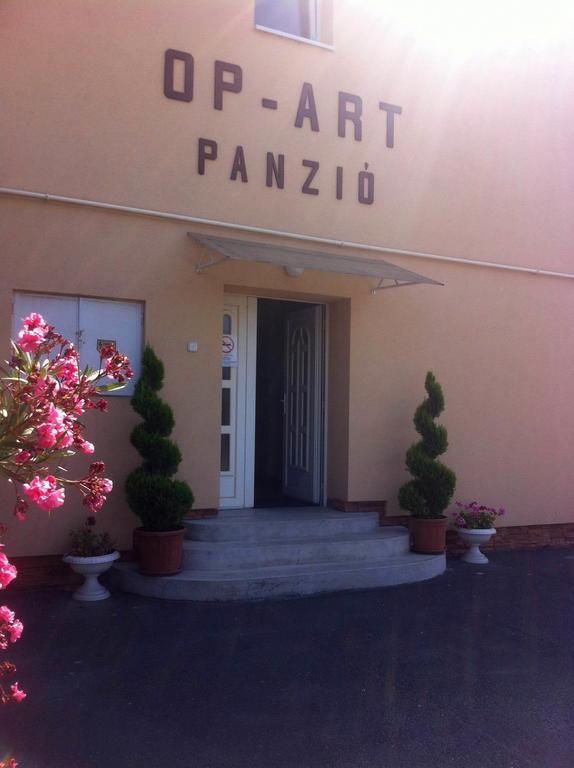 Op-Art Etterem Es Panzio Hotel Monor Luaran gambar