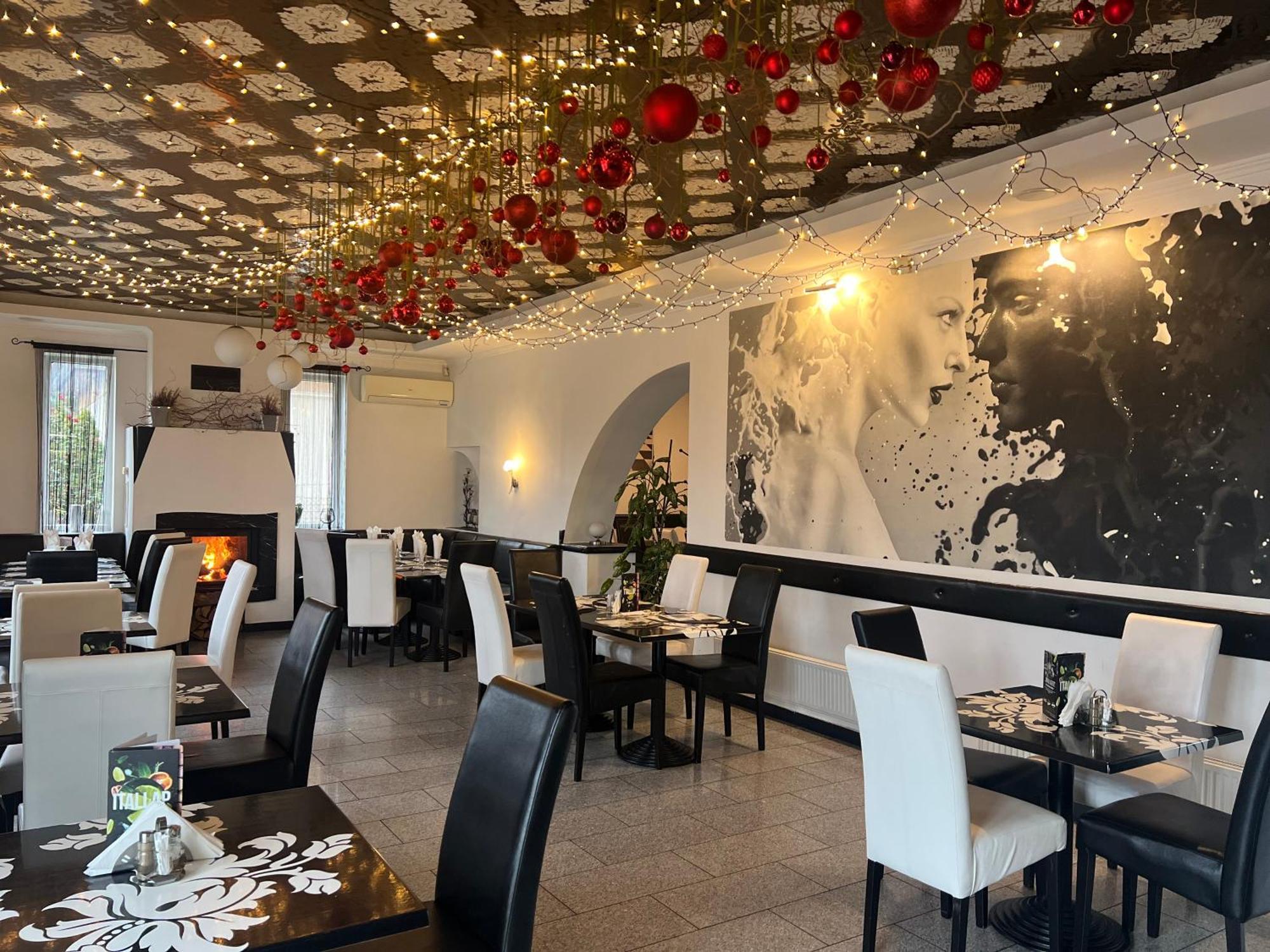 Op-Art Etterem Es Panzio Hotel Monor Luaran gambar